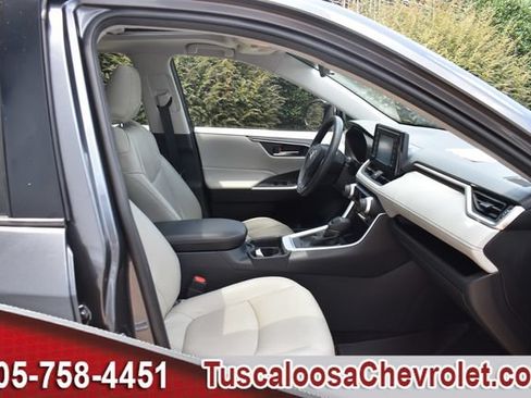 Used 2019 Toyota RAV4 XLE w/ Convenience Package FWD image 24