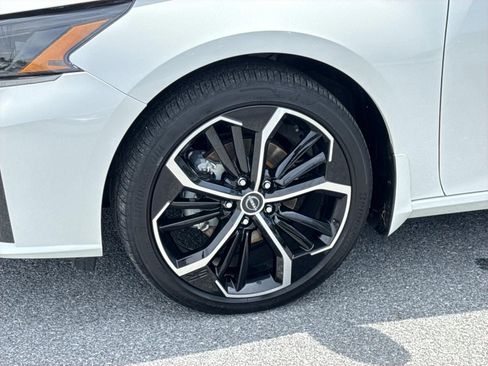 Used 2024 Nissan Altima 2.5 SR AWD/4WD image 7