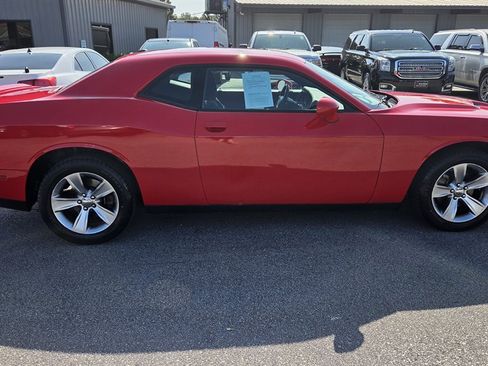 Used 2022 Dodge Challenger SXT RWD image 3