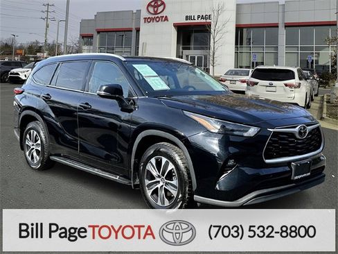 Certified 2022 Toyota Highlander XLE image 1