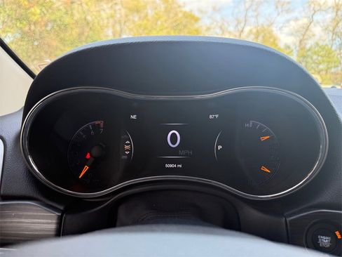 Certified 2019 Jeep Grand Cherokee Limited w/ Luxury Group II image 20