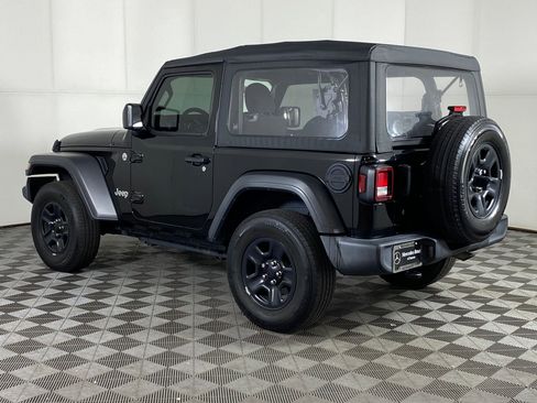 Used 2019 Jeep Wrangler Sport image 3