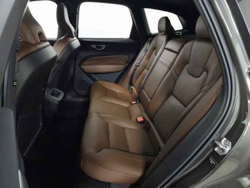 Used 2021 Volvo XC60 T5 Momentum w/ Advanced Package image 35