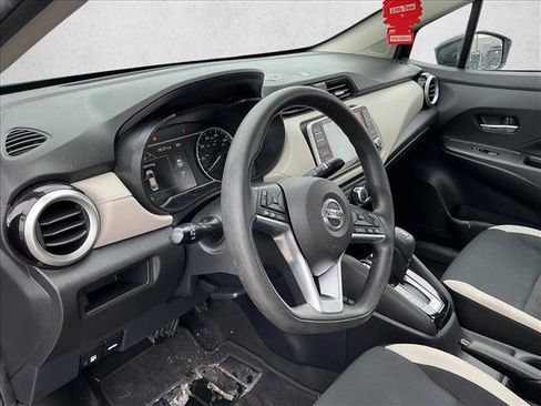 Used 2022 Nissan Versa SV image 10