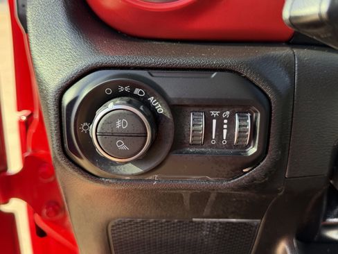 Used 2022 Jeep Gladiator Rubicon w/ LED Lighting Group image 19