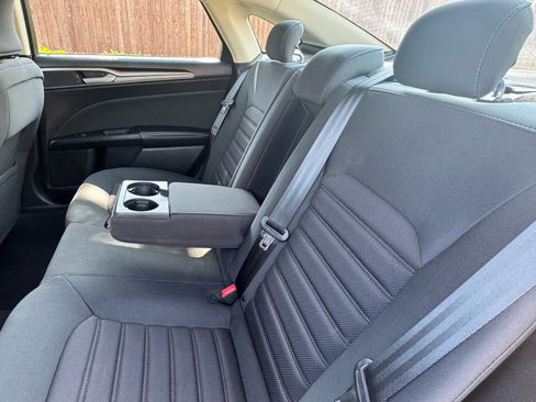Used 2019 Ford Fusion SE FWD image 29
