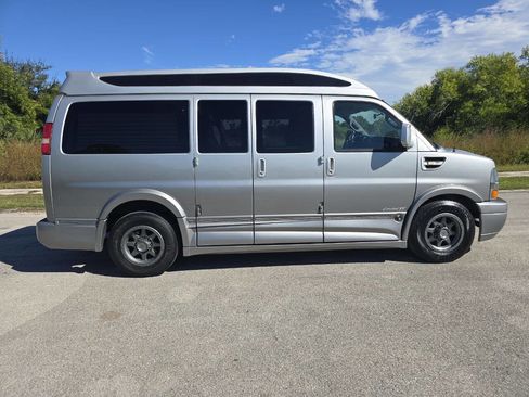 Used 2016 Chevrolet Express 2500 image 7
