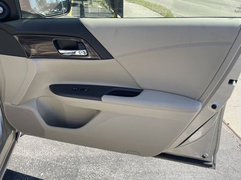 Used 2017 Honda Accord EX-L image 9