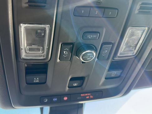 Used 2021 Chevrolet Suburban Z71 w/ Z71 Signature Package image 36