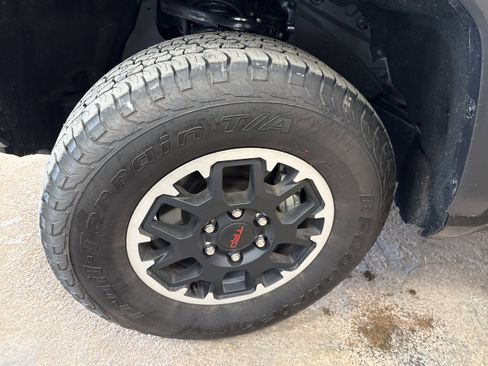 Used 2025 Toyota Tacoma TRD Off-Road w/ TRD Off Road Upgrade Package image 4