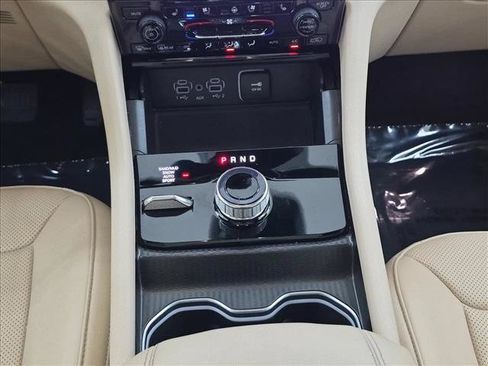 Used 2024 Jeep Grand Cherokee Limited w/ Luxury Tech Group II AWD/4WD image 12