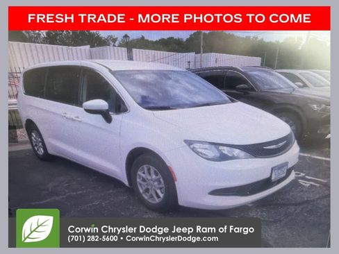 Used 2023 Chrysler Voyager LX FWD image 1