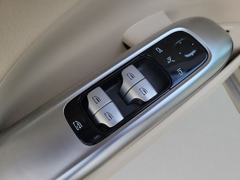 Used 2023 Mercedes-Benz C 300 Sedan image 13