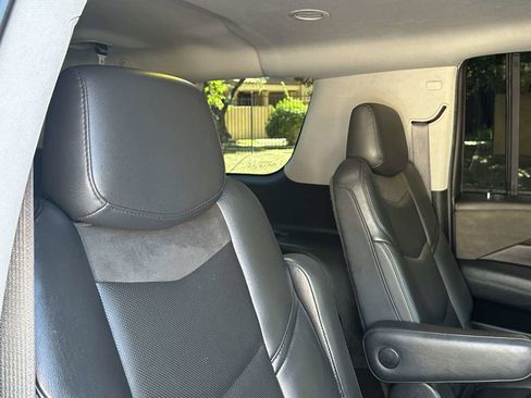 Used 2019 Cadillac Escalade ESV Luxury AWD/4WD image 31