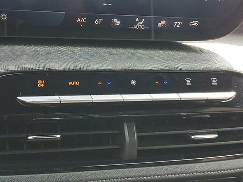 Used 2025 Buick Enclave Preferred AWD/4WD image 16