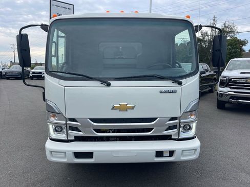 Used 2024 Chevrolet Low Cab Forward image 8