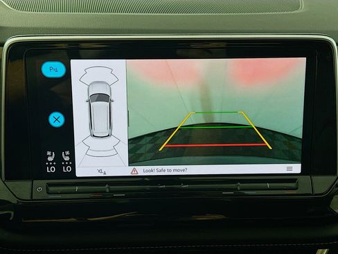 Used 2025 Volkswagen Atlas SE image 23