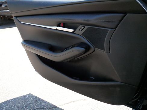 Used 2019 MAZDA MAZDA3 Hatchback FWD image 29