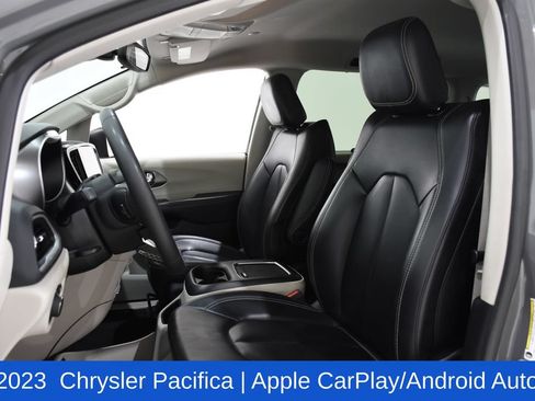 Used 2023 Chrysler Pacifica Touring-L FWD image 23