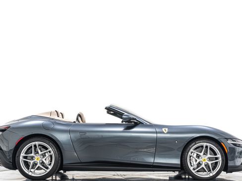 Used 2025 Ferrari Roma Spider RWD image 2