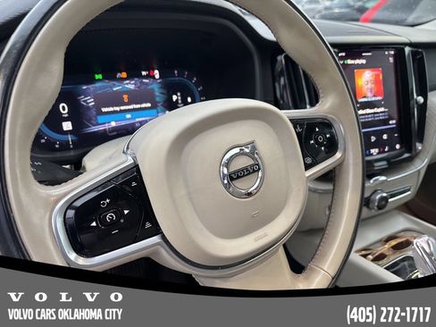 Used 2023 Volvo XC60 B5 Ultimate w/ Climate Package FWD image 8