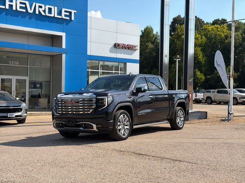 Used 2023 GMC Sierra 1500 Denali w/ Denali Reserve Package AWD/4WD image 14