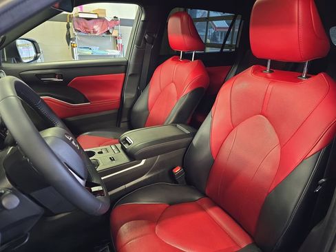 Used 2022 Toyota Highlander XSE image 17