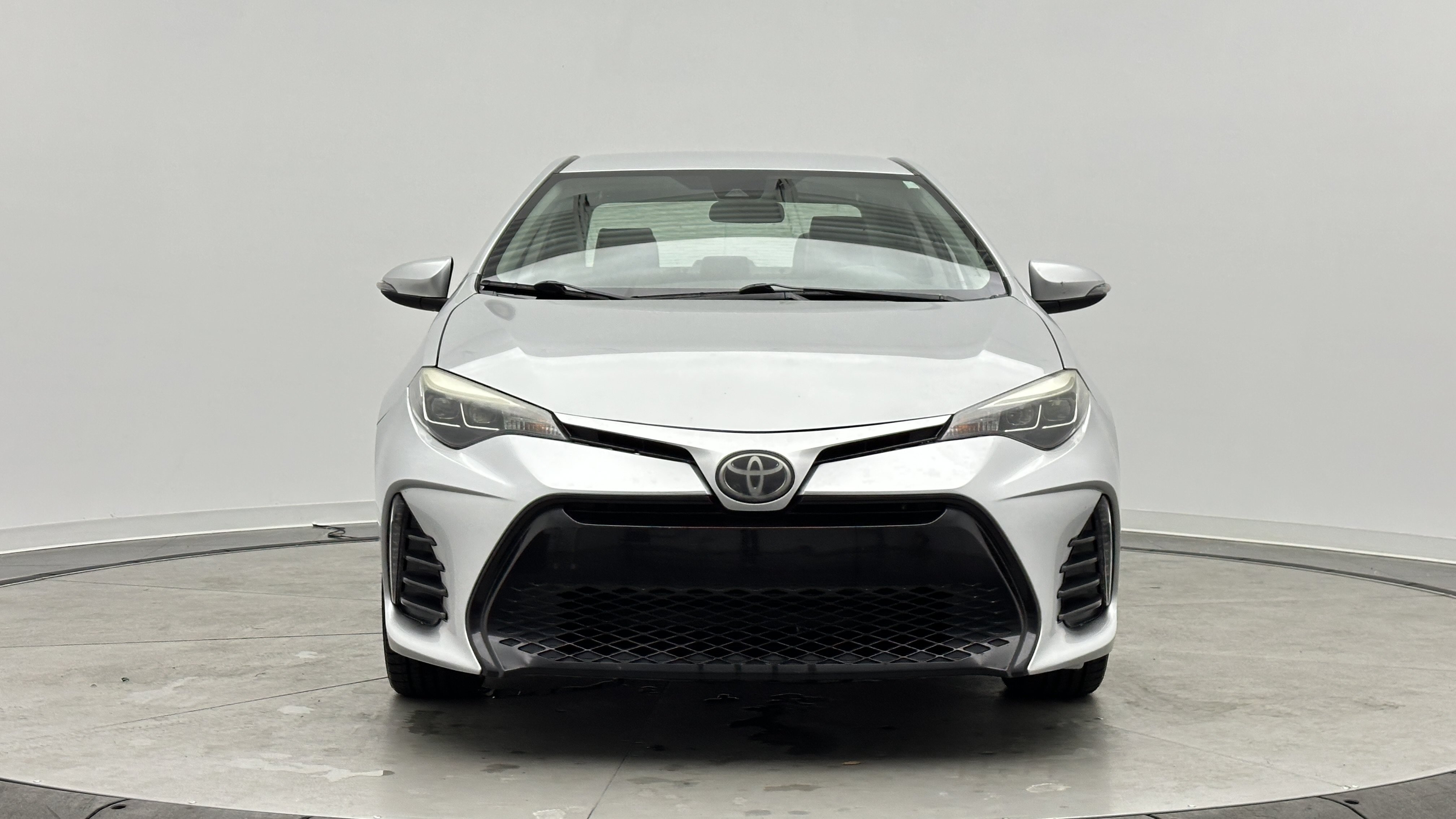Used 2019 Toyota Corolla SE FWD image 2