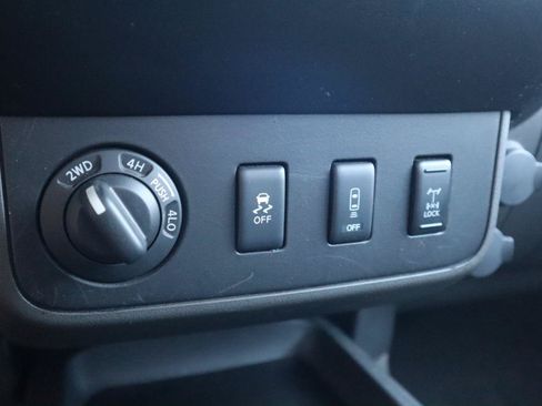 Used 2013 Nissan Frontier PRO-4X AWD/4WD image 68