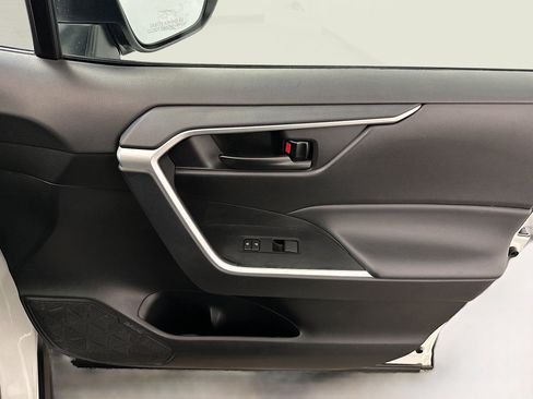 Used 2024 Toyota RAV4 LE image 33