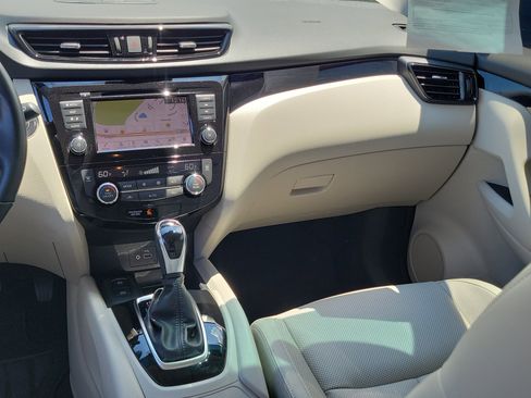 Used 2021 Nissan Rogue Sport SL w/ Premium Package FWD image 18