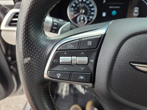 Used 2025 Genesis G70 2.5T RWD image 29