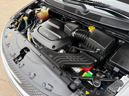 Used 2018 Chrysler Pacifica Limited image 44