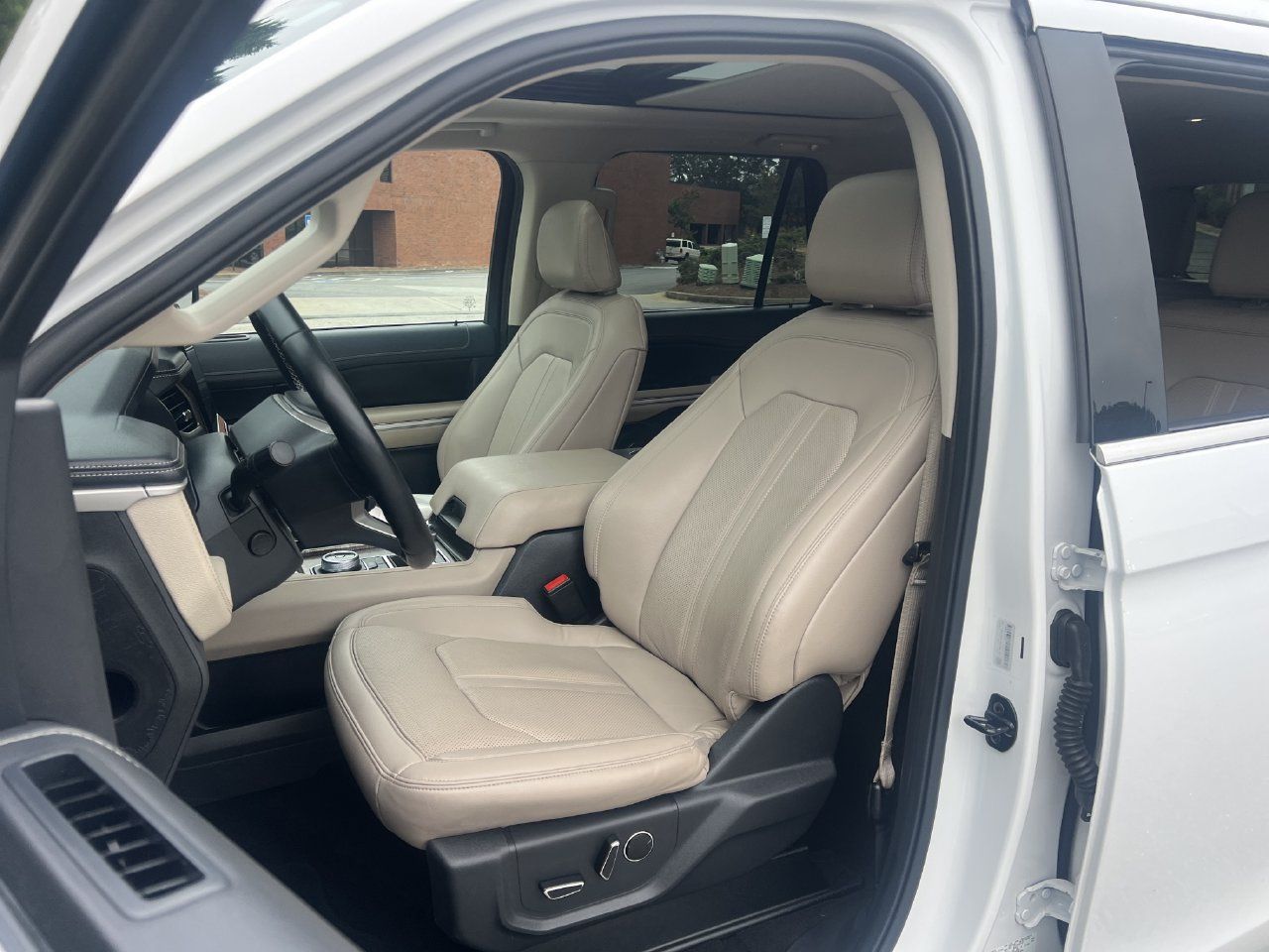 Used 2024 Ford Expedition Limited RWD image 20