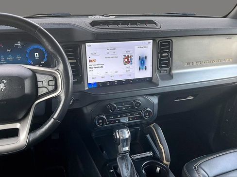 Used 2025 Ford Bronco Badlands image 3