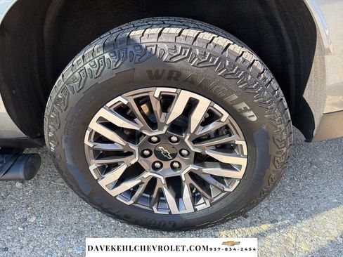 Used 2026 Chevrolet Suburban Z71 w/ Comfort Package image 40