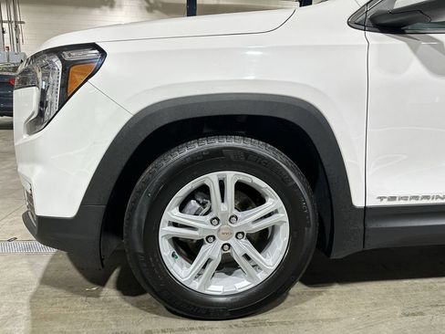 Used 2024 GMC Terrain SLE image 18