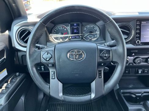 Used 2020 Toyota Tacoma TRD Off-Road w/ Blackout Package AWD/4WD image 18
