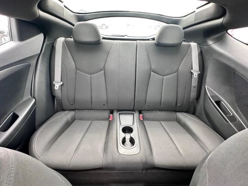Used 2017 Hyundai Veloster Value Edition FWD image 13