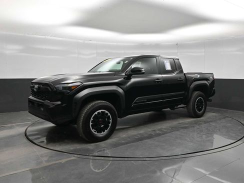 Used 2024 Toyota Tacoma TRD Off-Road w/ TRD Off Road Upgrade Package AWD/4WD image 4