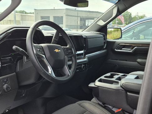 Used 2024 Chevrolet Silverado 1500 LT AWD/4WD image 8