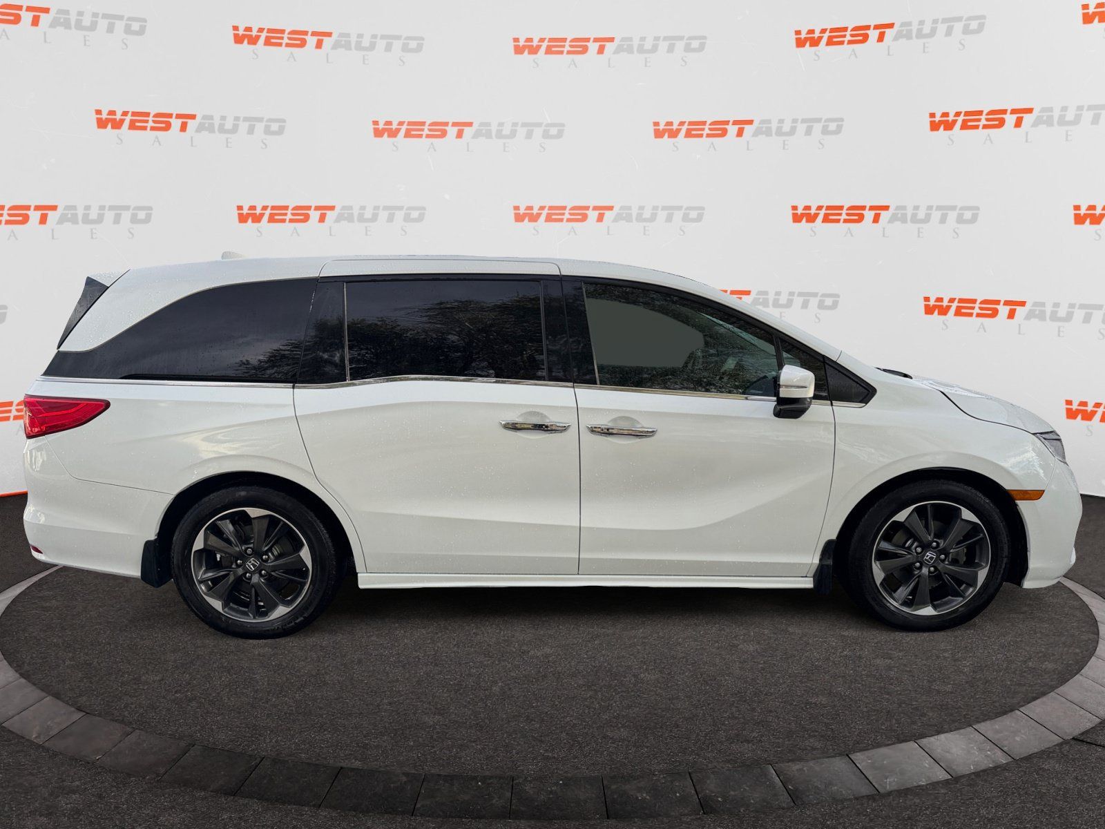 Used 2022 Honda Odyssey Elite image 6