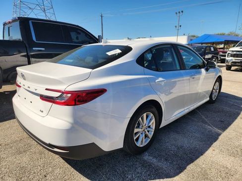 Used 2025 Toyota Camry LE image 5