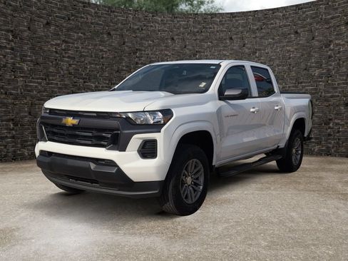 Used 2025 Chevrolet Colorado LT w/ Advanced Trailering Package RWD image 6