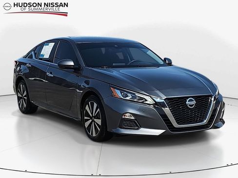 Used 2022 Nissan Altima 2.5 SV w/ SV Premium Package image 1