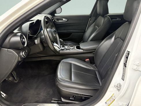 Used 2022 Alfa Romeo Giulia Ti image 8
