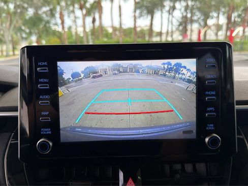 Used 2020 Toyota Corolla LE FWD image 29