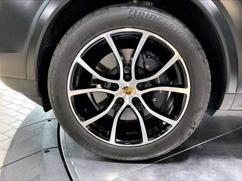 Used 2024 Porsche Cayenne image 14