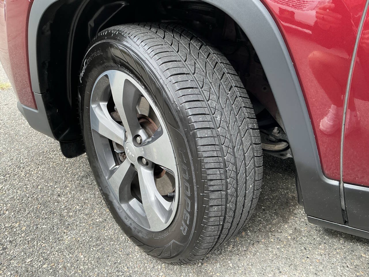 Used 2019 Jeep Cherokee Limited AWD/4WD image 9