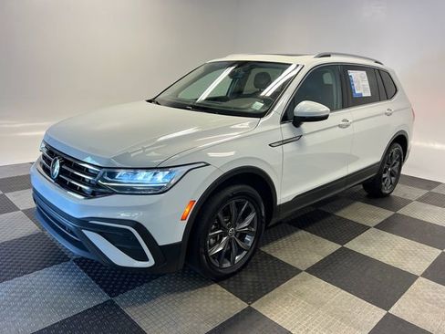 Used 2022 Volkswagen Tiguan SE image 3